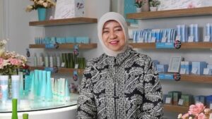 Biografi-Nurhayati-Subakat-300x169 Unraveling the Secrets of Wardah Cosmetics' 30-Year Success Story