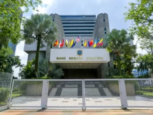 bank-building-1-300x225 Malaysian Financial Institutions Reduce Borrowing Costs Following Central Bank Policy Shift